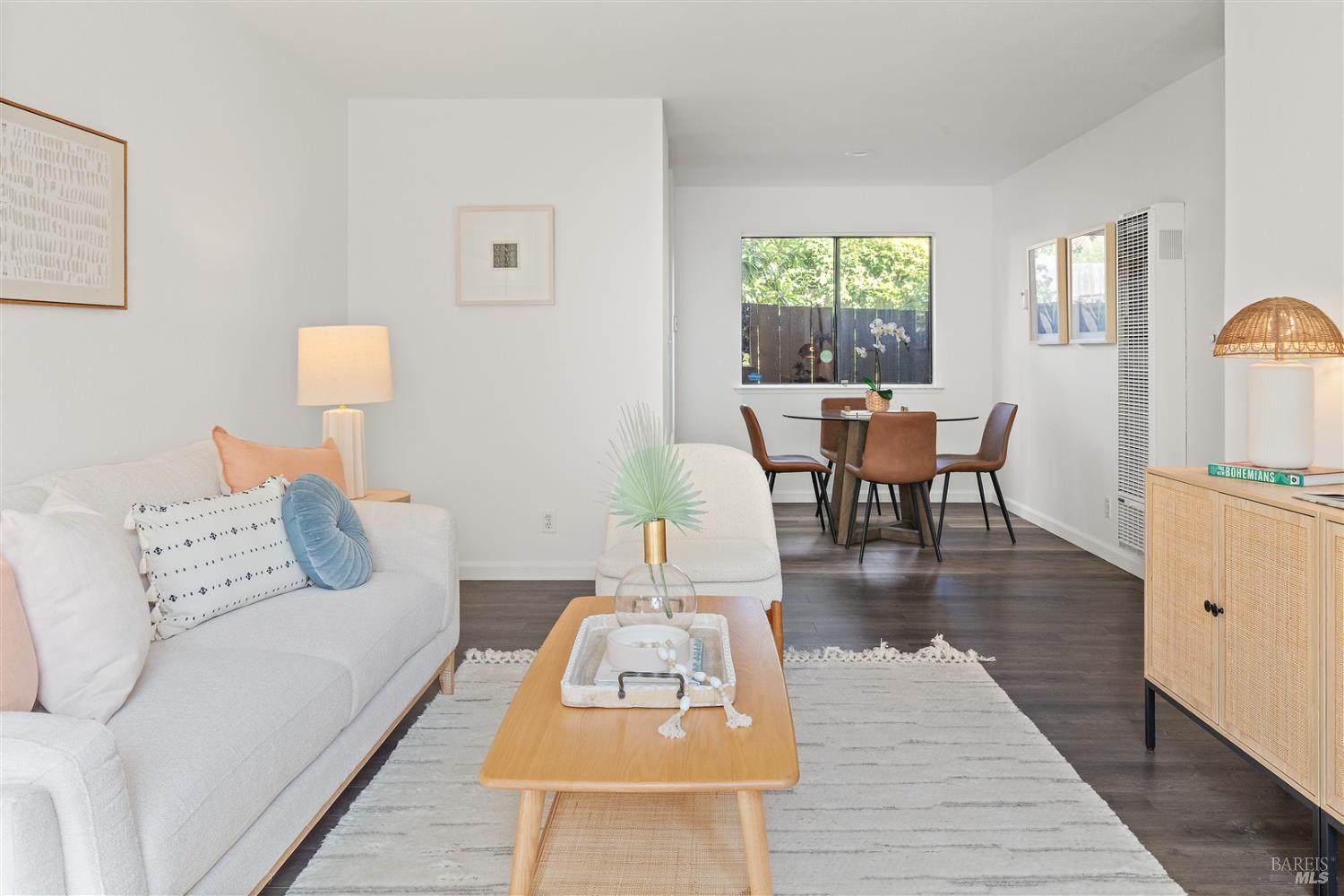 Detail Gallery Image 6 of 29 For 2829 Carmel St a,  Oakland,  CA 94602 - 3 Beds | 2 Baths