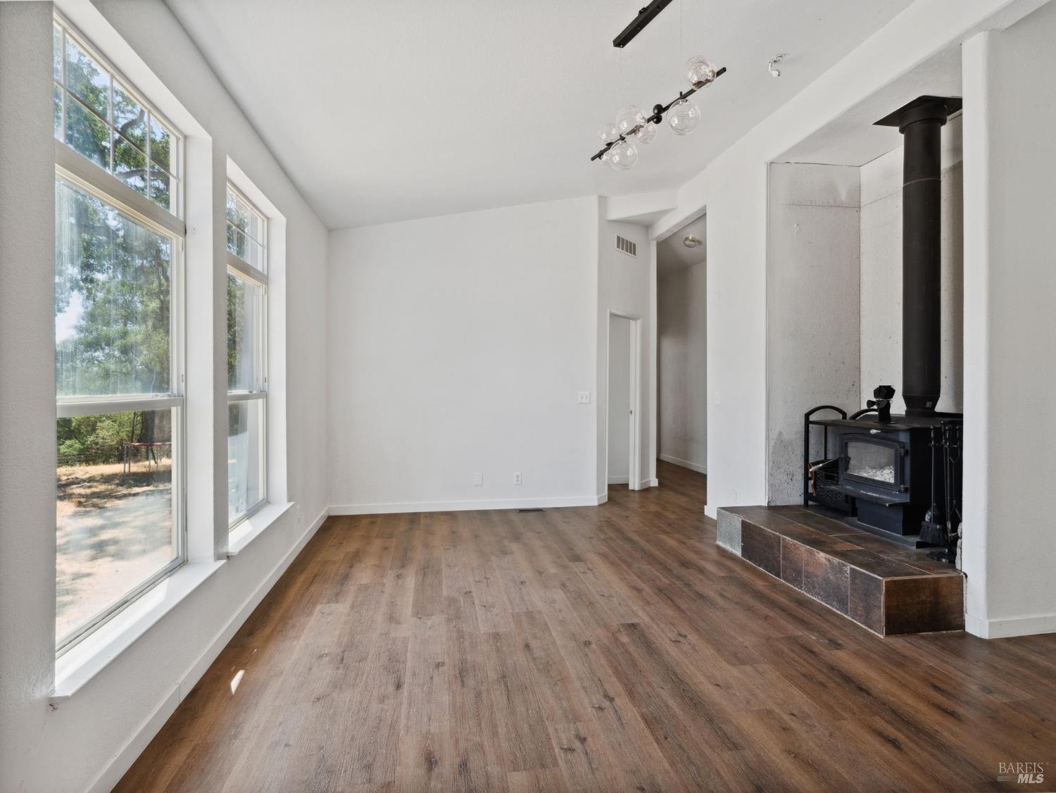 Detail Gallery Image 18 of 64 For 15400 May Hollow Rd, Lower Lake,  CA 95457 - 3 Beds | 2 Baths