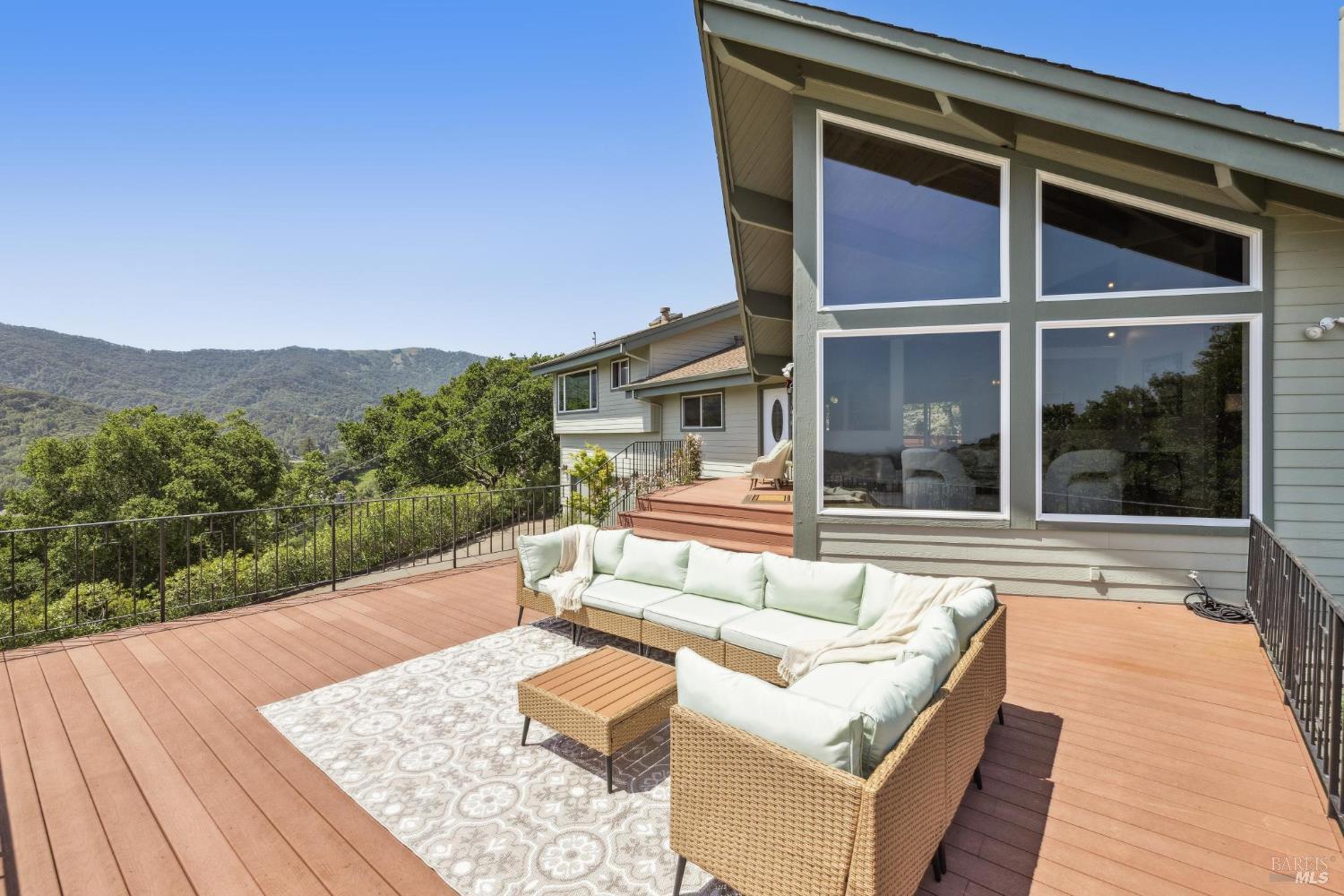 Detail Gallery Image 5 of 68 For 104 Eagle Dr, Novato,  CA 94949 - 4 Beds | 3 Baths