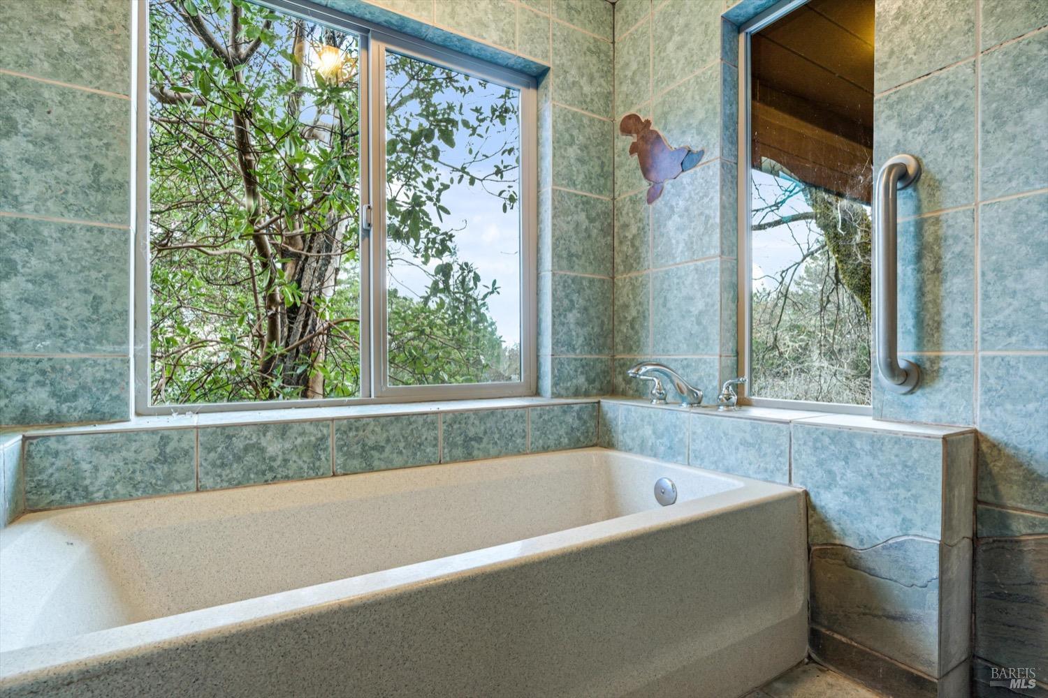Detail Gallery Image 8 of 57 For 3100 Radical Ridge Rd, Redwood Valley,  CA 95470 - 4 Beds | 1/3 Baths