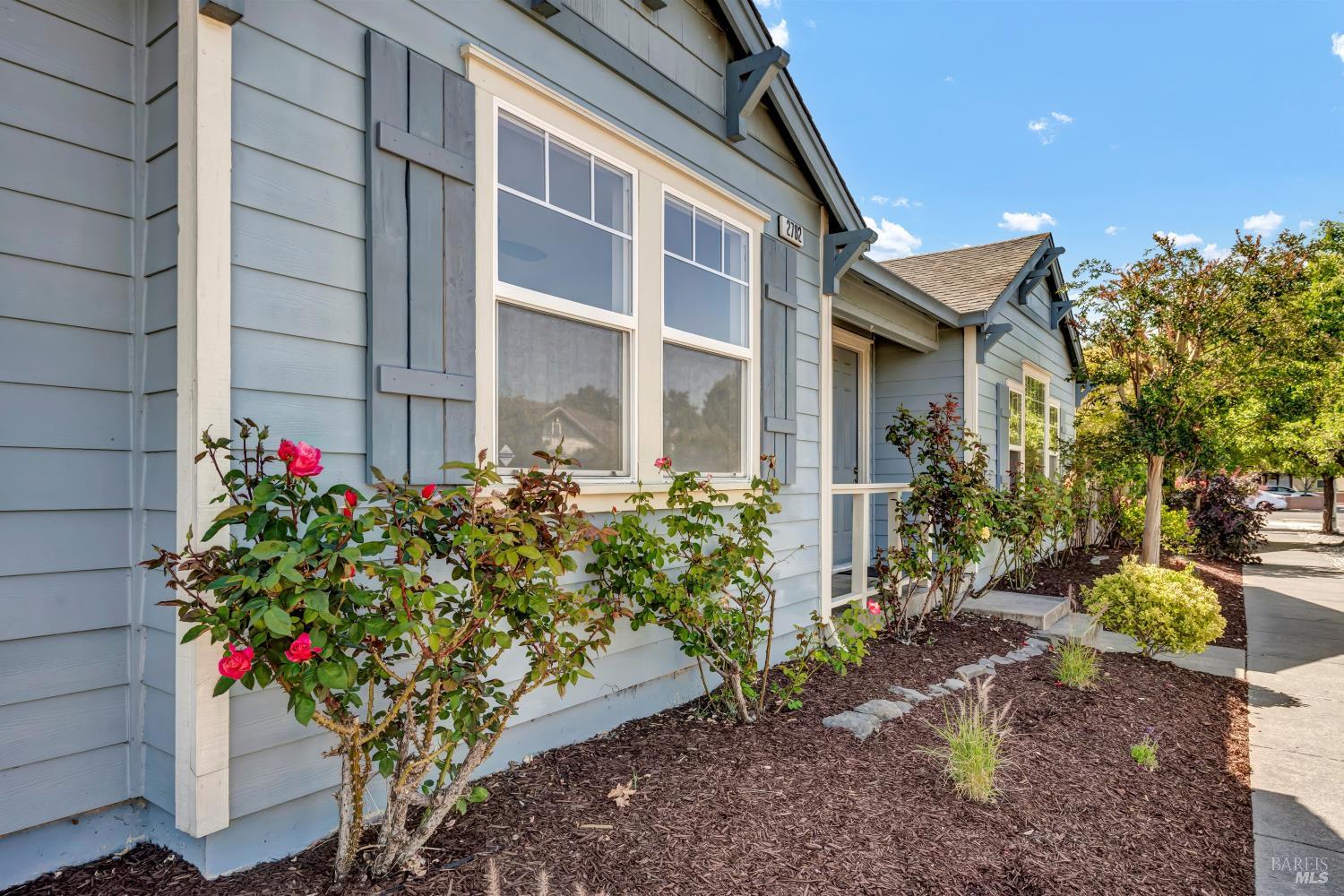 Detail Gallery Image 3 of 24 For 2782 Cumberland St, Santa Rosa,  CA 95407 - 3 Beds | 2 Baths