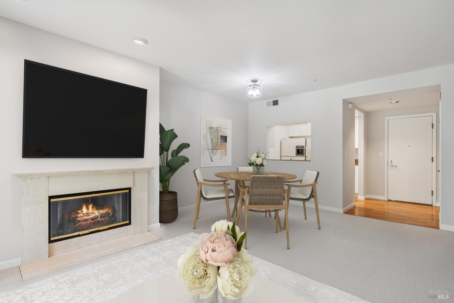 Detail Gallery Image 2 of 23 For 300 Deer Valley Rd 2k,  San Rafael,  CA 94903 - 1 Beds | 1/1 Baths