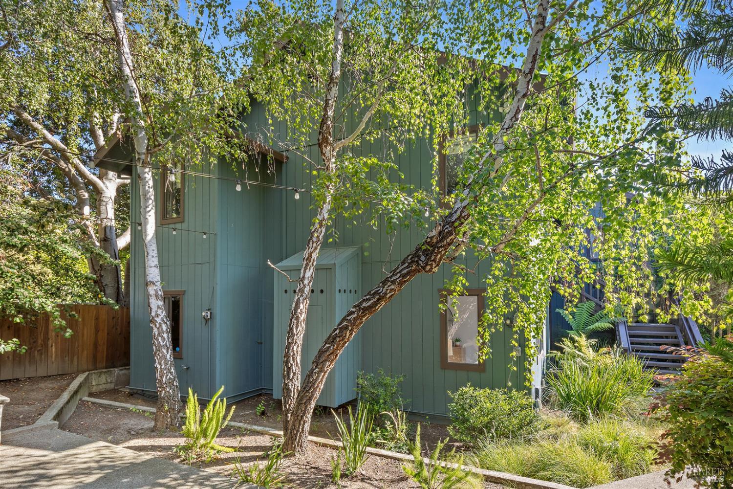 Detail Gallery Image 26 of 29 For 2829 Carmel St a,  Oakland,  CA 94602 - 3 Beds | 2 Baths