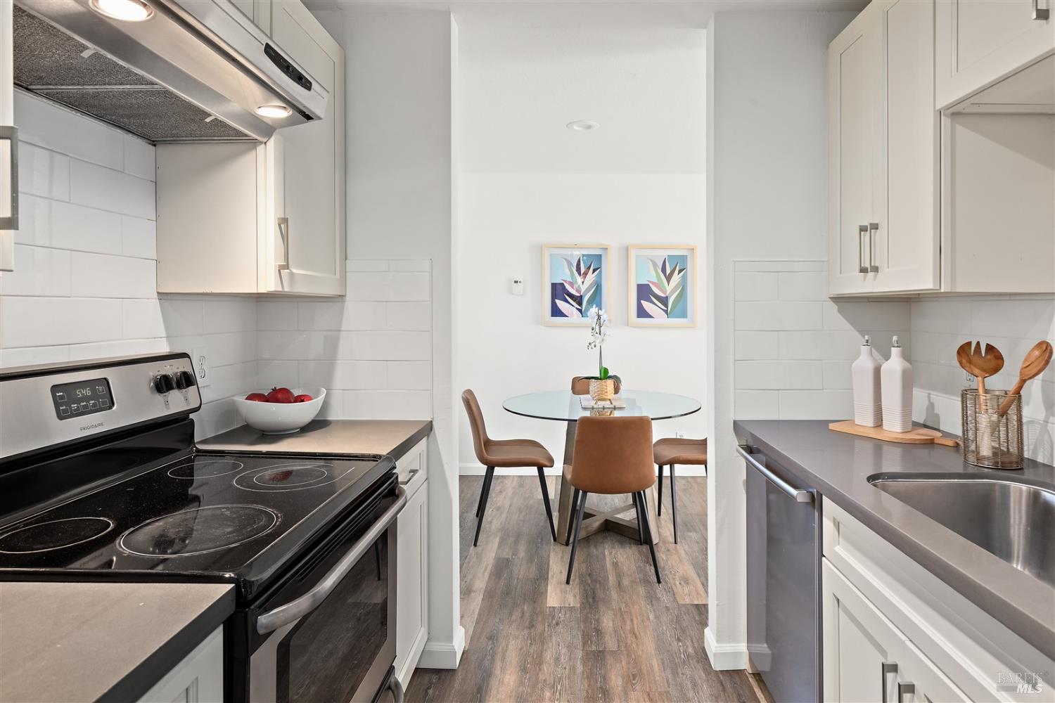 Detail Gallery Image 15 of 29 For 2829 Carmel St a,  Oakland,  CA 94602 - 3 Beds | 2 Baths