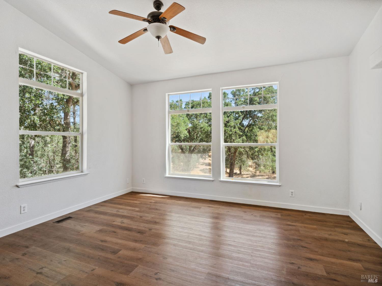 Detail Gallery Image 13 of 64 For 15400 May Hollow Rd, Lower Lake,  CA 95457 - 3 Beds | 2 Baths