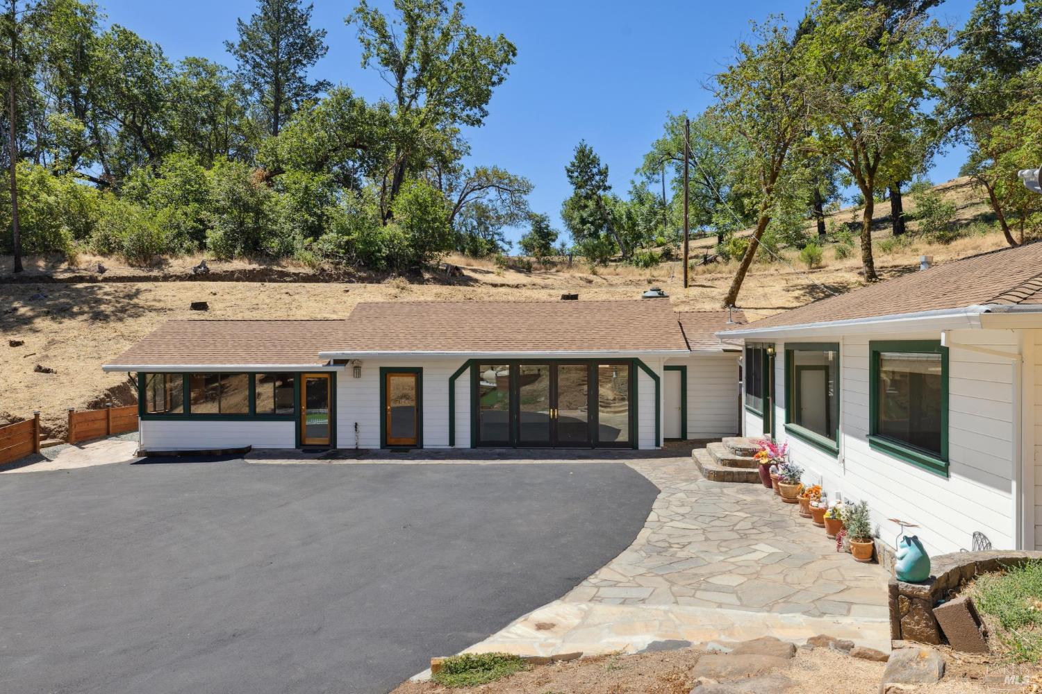 Detail Gallery Image 7 of 33 For 1200 Bennett Ln, Calistoga,  CA 94515 - 2 Beds | 1 Baths