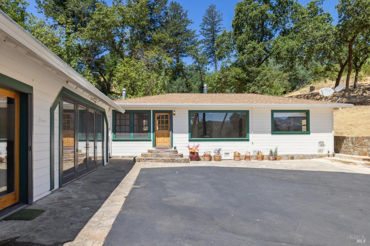 Detail Gallery Image 6 of 33 For 1200 Bennett Ln, Calistoga,  CA 94515 - 2 Beds | 1 Baths
