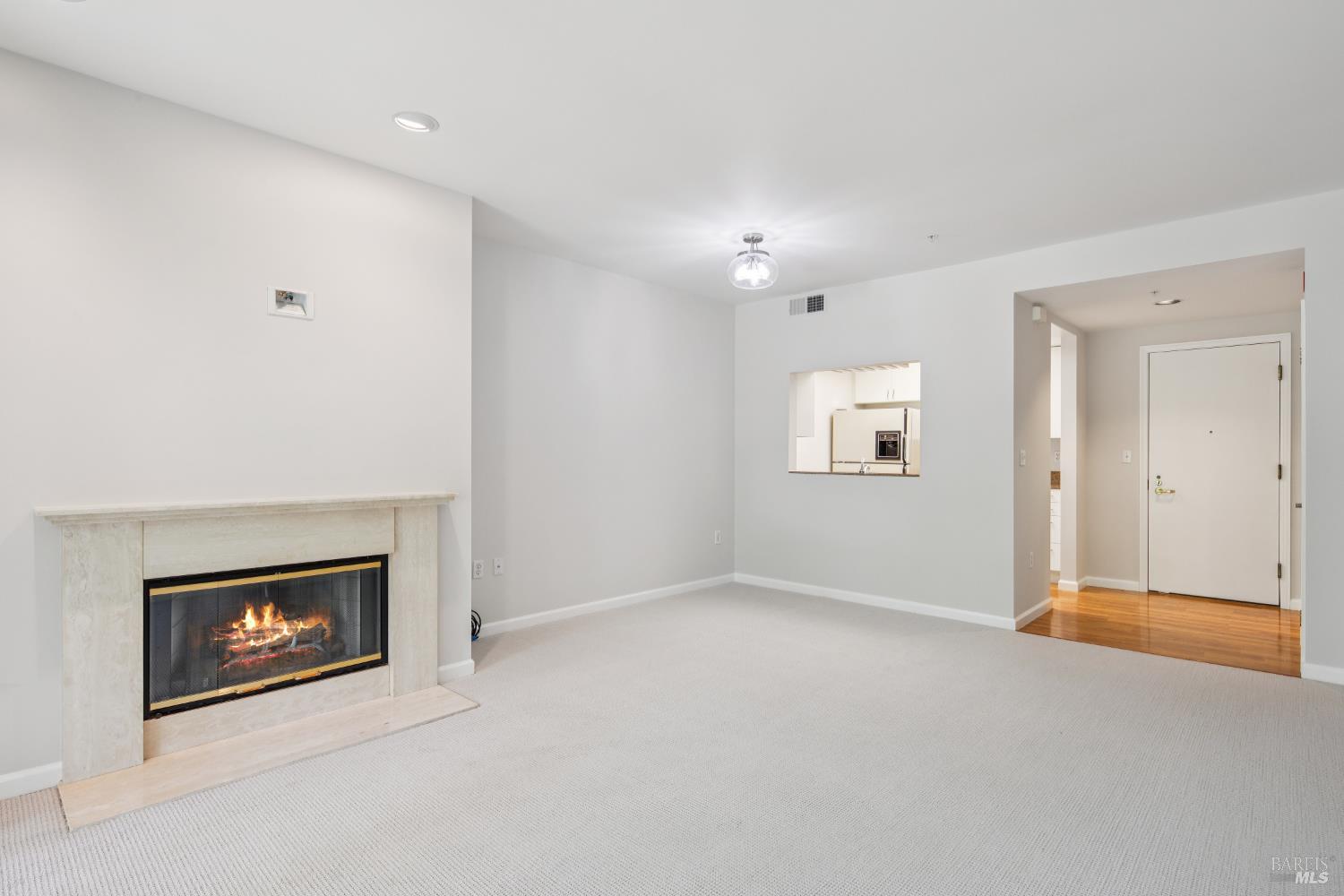Detail Gallery Image 18 of 23 For 300 Deer Valley Rd 2k,  San Rafael,  CA 94903 - 1 Beds | 1/1 Baths