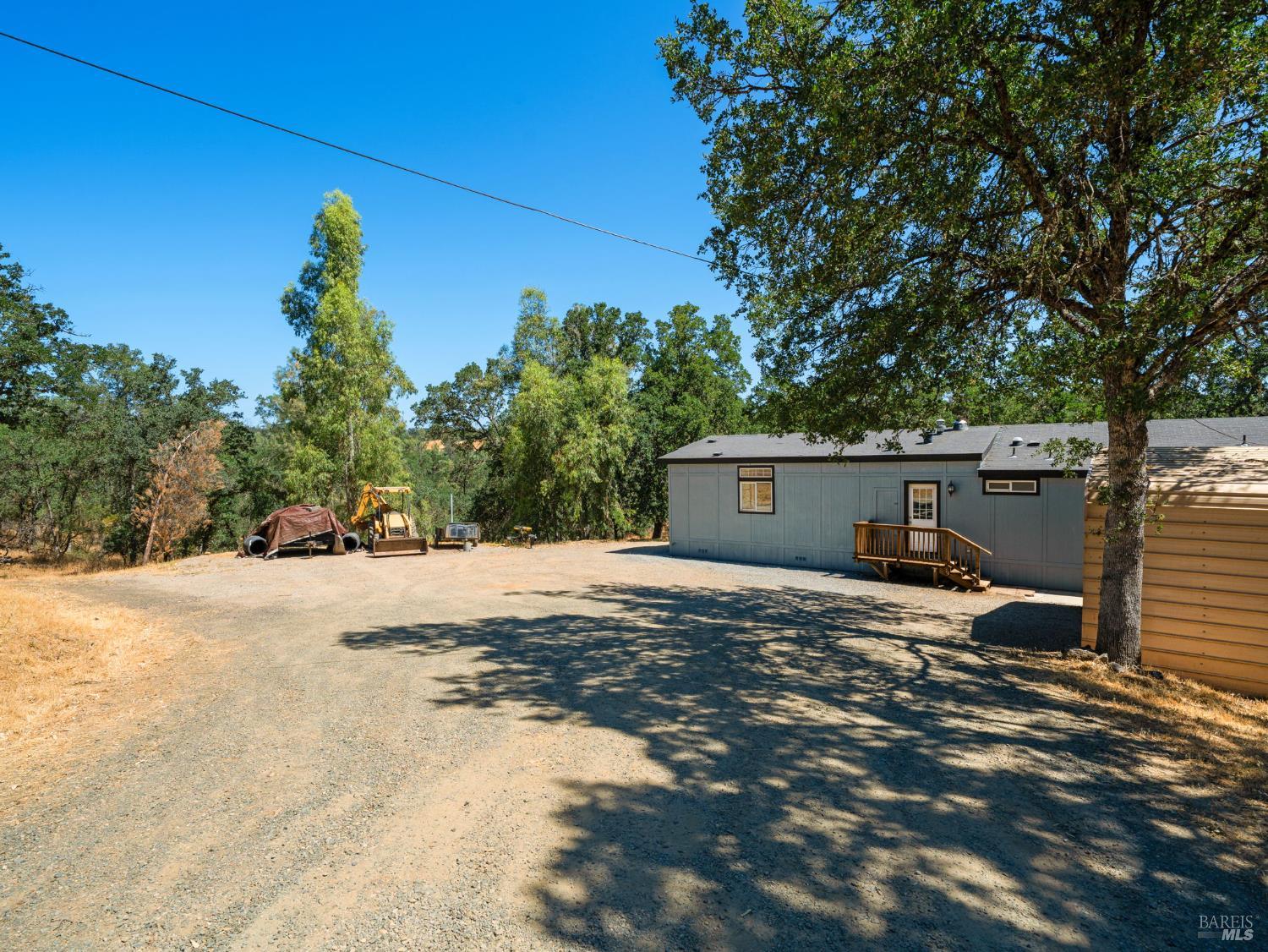 Detail Gallery Image 4 of 64 For 15400 May Hollow Rd, Lower Lake,  CA 95457 - 3 Beds | 2 Baths