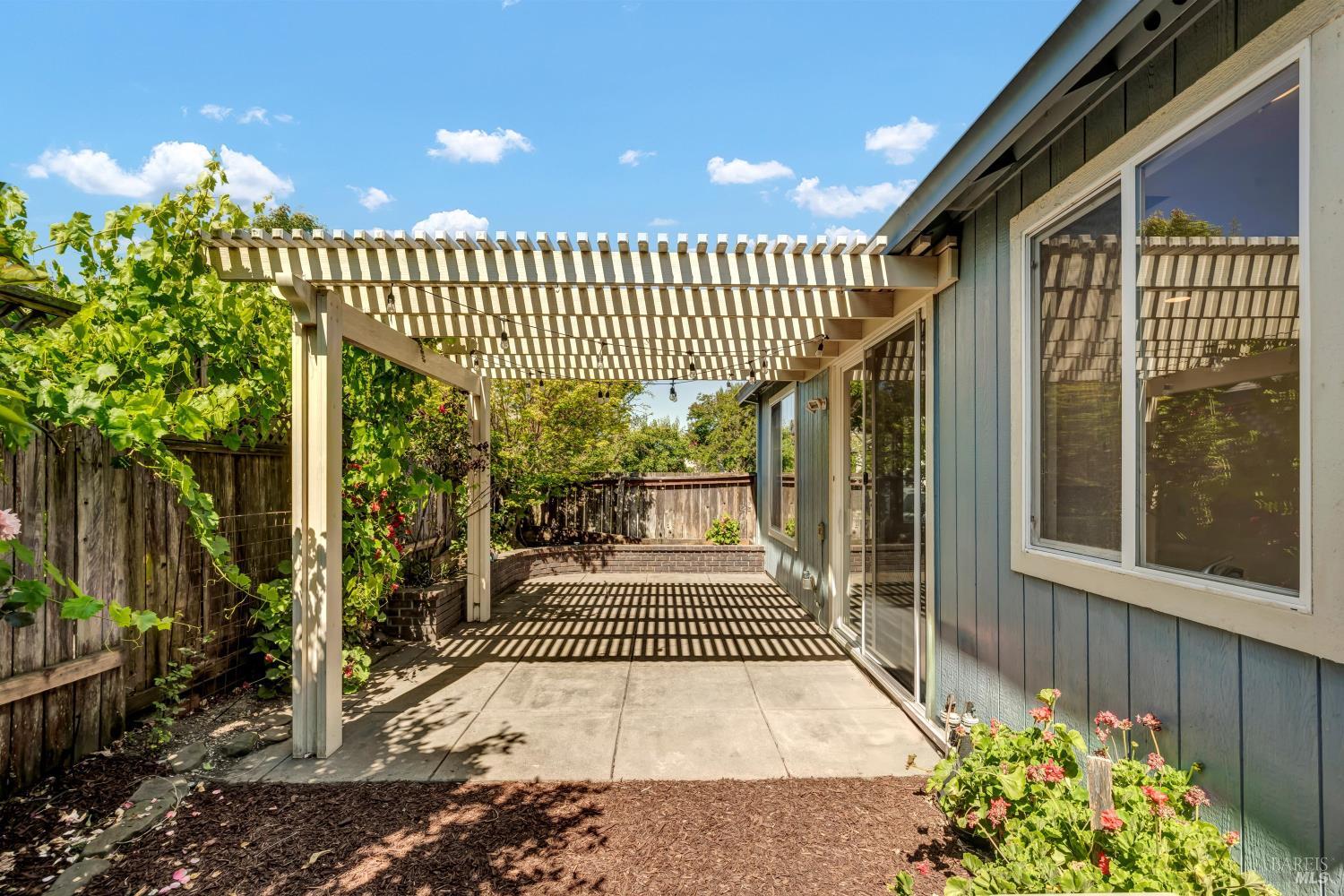 Detail Gallery Image 12 of 24 For 2782 Cumberland St, Santa Rosa,  CA 95407 - 3 Beds | 2 Baths