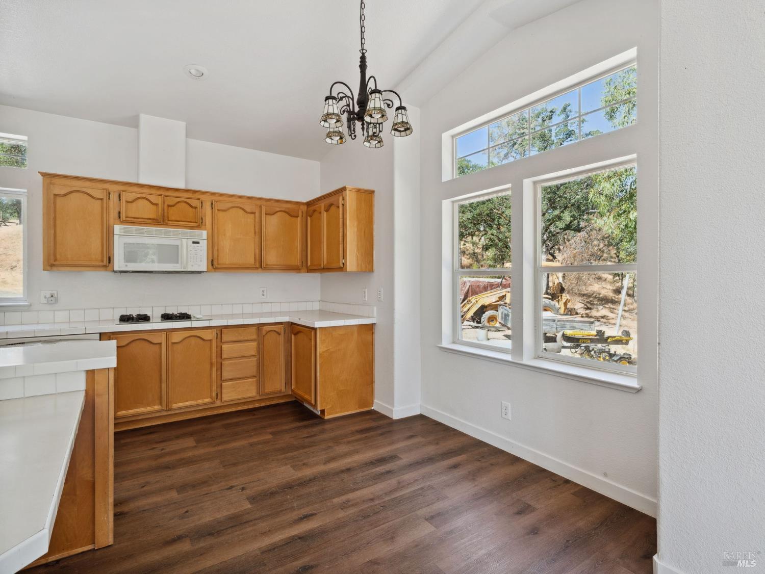 Detail Gallery Image 12 of 64 For 15400 May Hollow Rd, Lower Lake,  CA 95457 - 3 Beds | 2 Baths