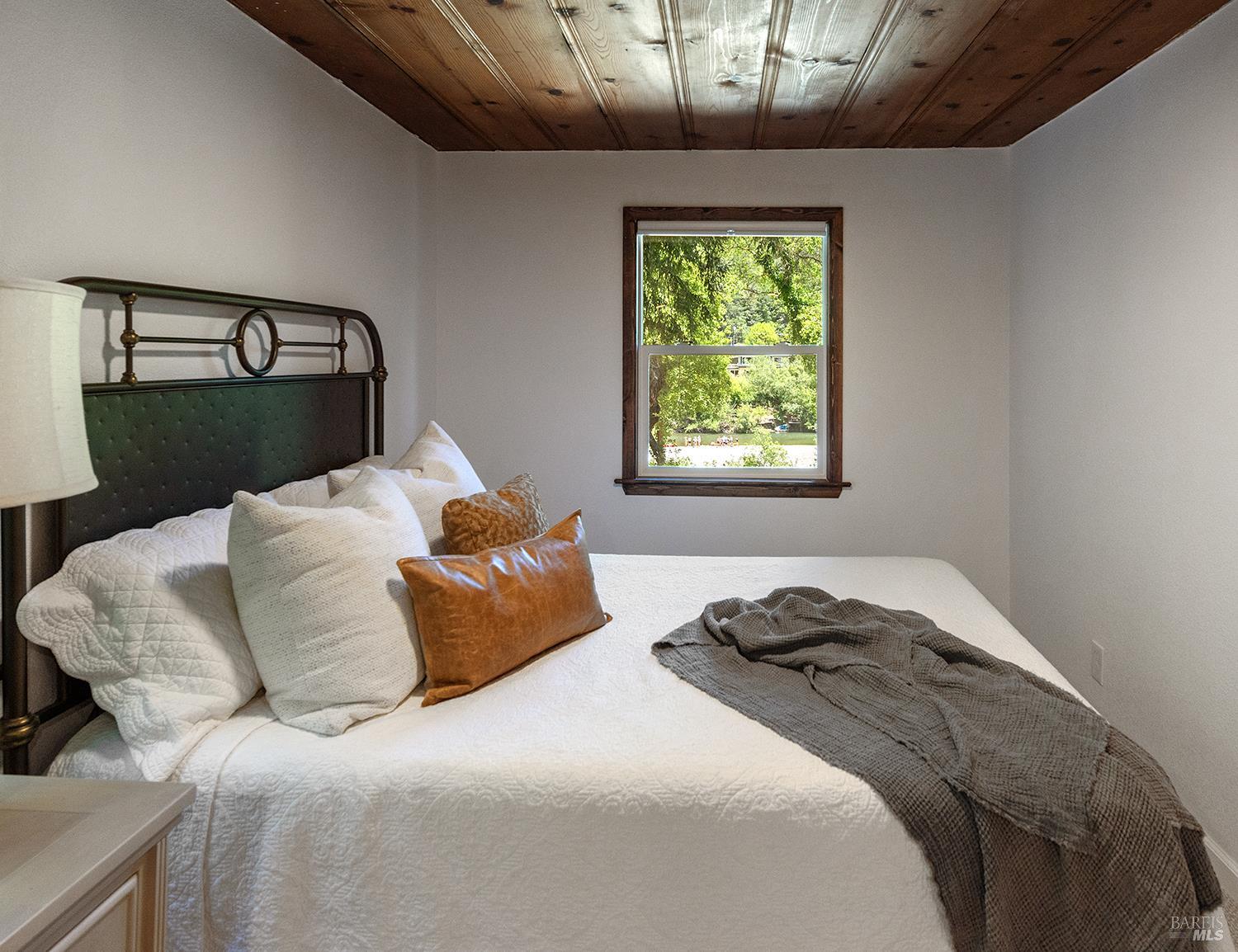 Detail Gallery Image 14 of 36 For 18135 Hwy 116 Unkn, Guerneville,  CA 95446 - 2 Beds | 1 Baths