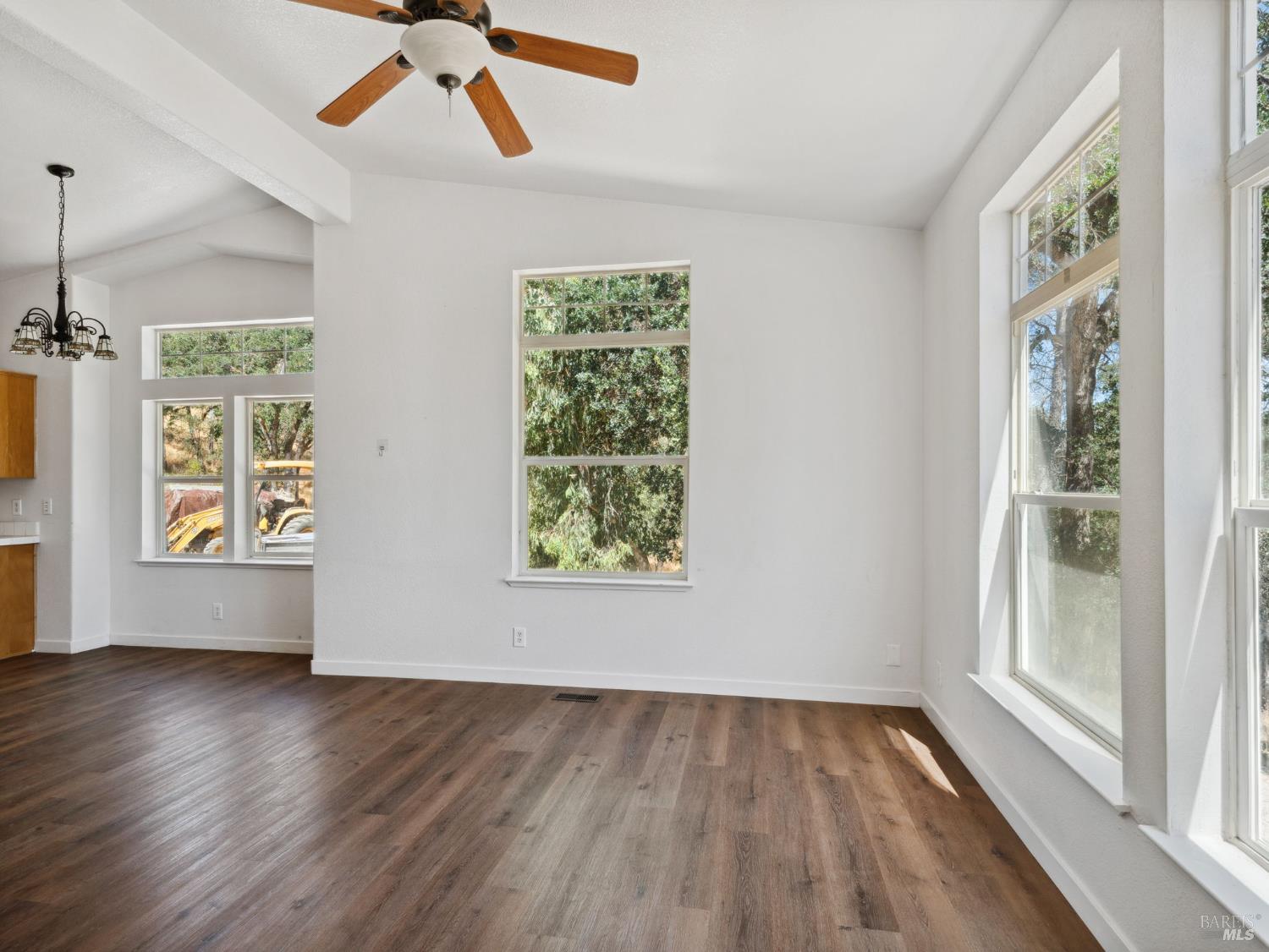 Detail Gallery Image 14 of 64 For 15400 May Hollow Rd, Lower Lake,  CA 95457 - 3 Beds | 2 Baths