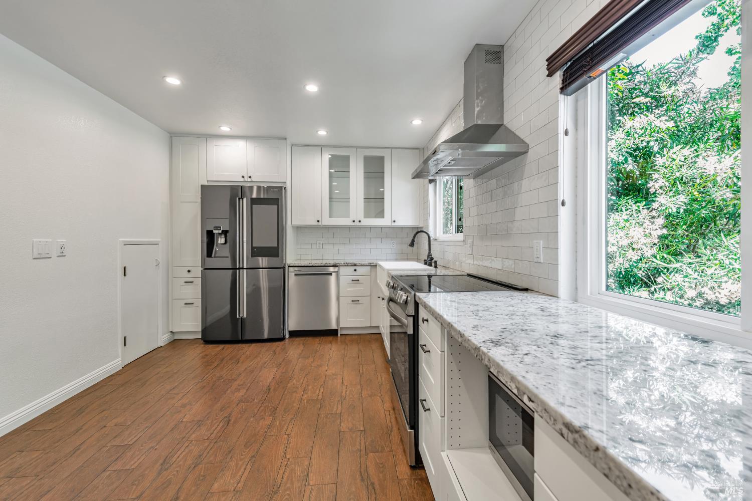 Detail Gallery Image 8 of 43 For 74 Grande Paseo Unkn, San Rafael,  CA 94903 - 4 Beds | 2/1 Baths
