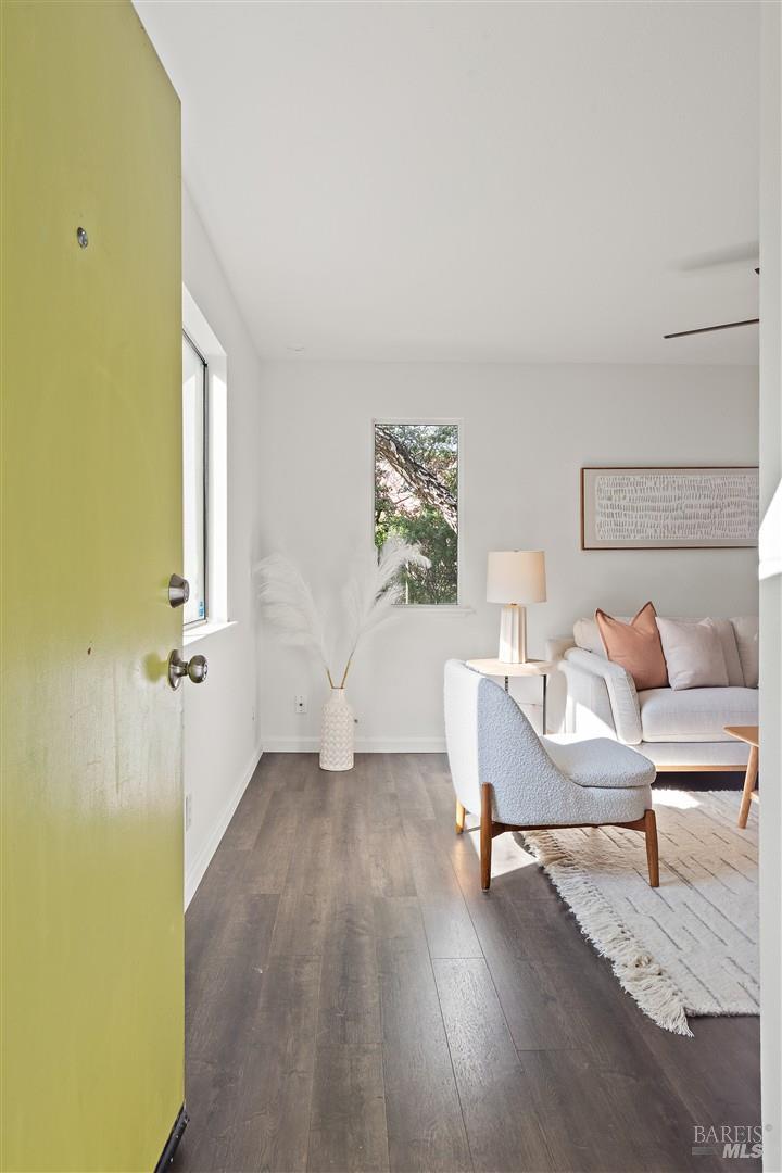Detail Gallery Image 4 of 29 For 2829 Carmel St a,  Oakland,  CA 94602 - 3 Beds | 2 Baths
