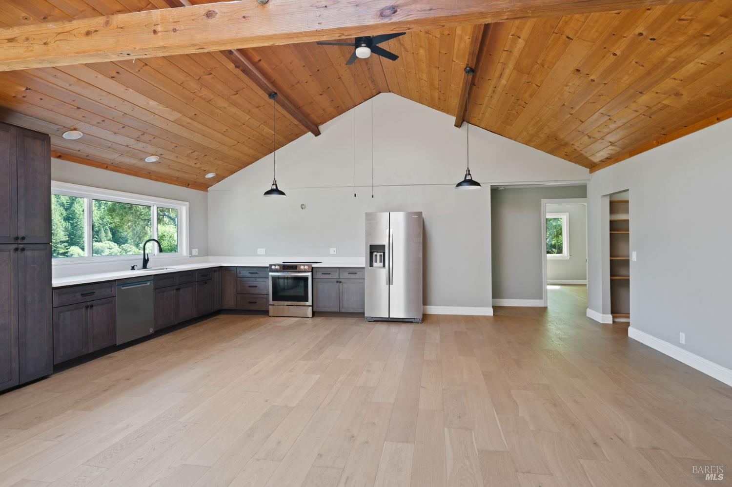 Detail Gallery Image 16 of 66 For 7950 Flynn Creek Rd, Comptche,  CA 95427 - 5 Beds | 3 Baths