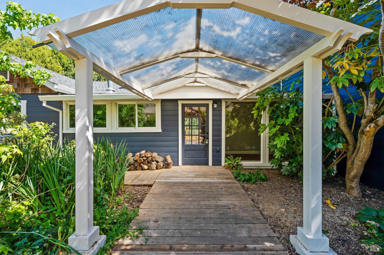 Detail Gallery Image 8 of 66 For 7950 Flynn Creek Rd, Comptche,  CA 95427 - 5 Beds | 3 Baths