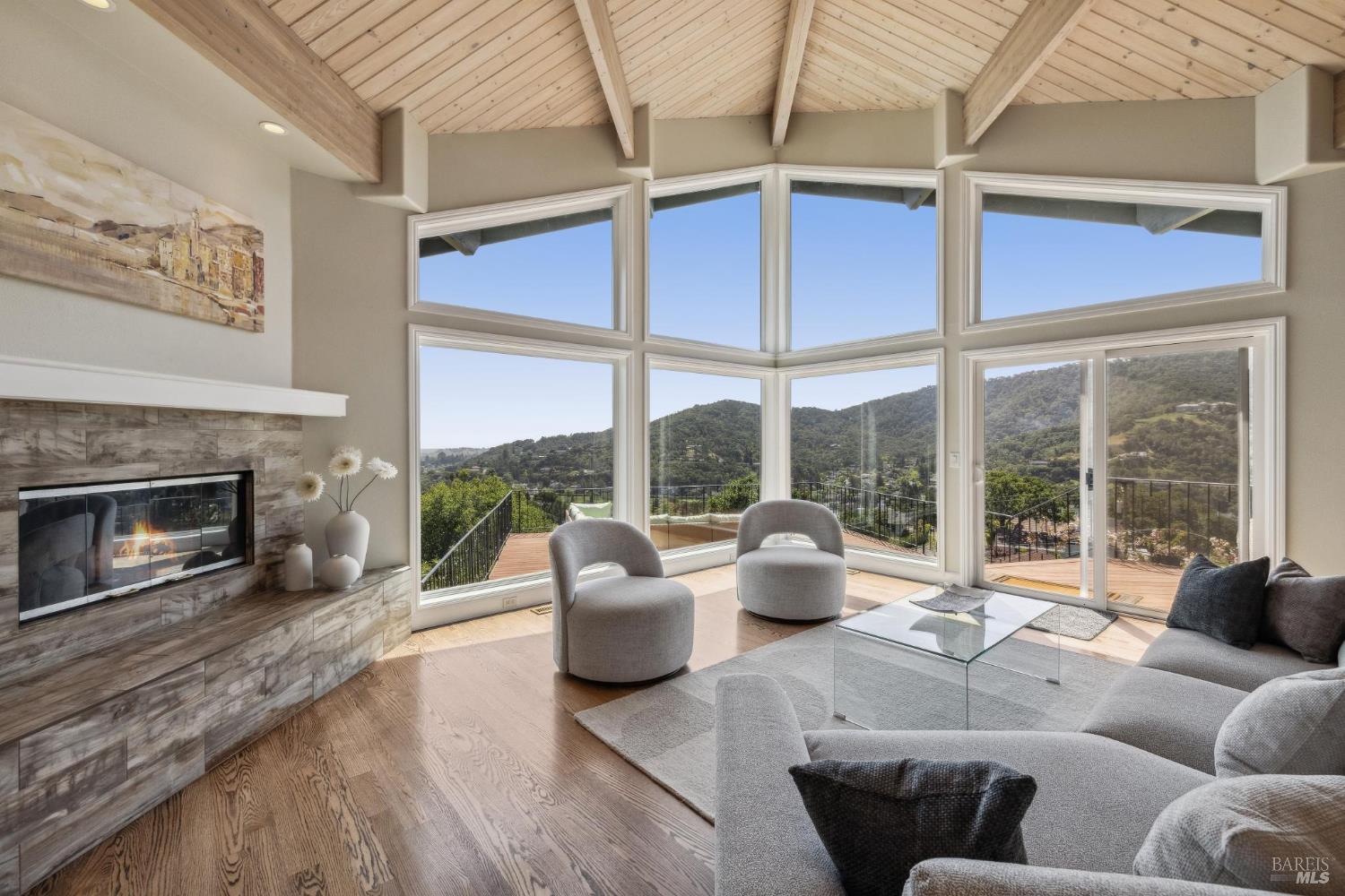 Detail Gallery Image 13 of 68 For 104 Eagle Dr, Novato,  CA 94949 - 4 Beds | 3 Baths