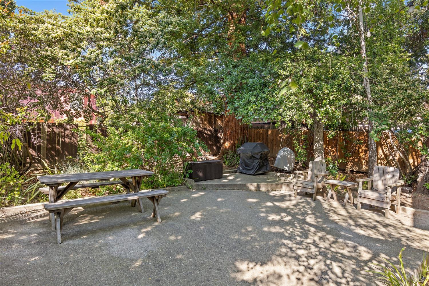 Detail Gallery Image 27 of 29 For 2829 Carmel St a,  Oakland,  CA 94602 - 3 Beds | 2 Baths