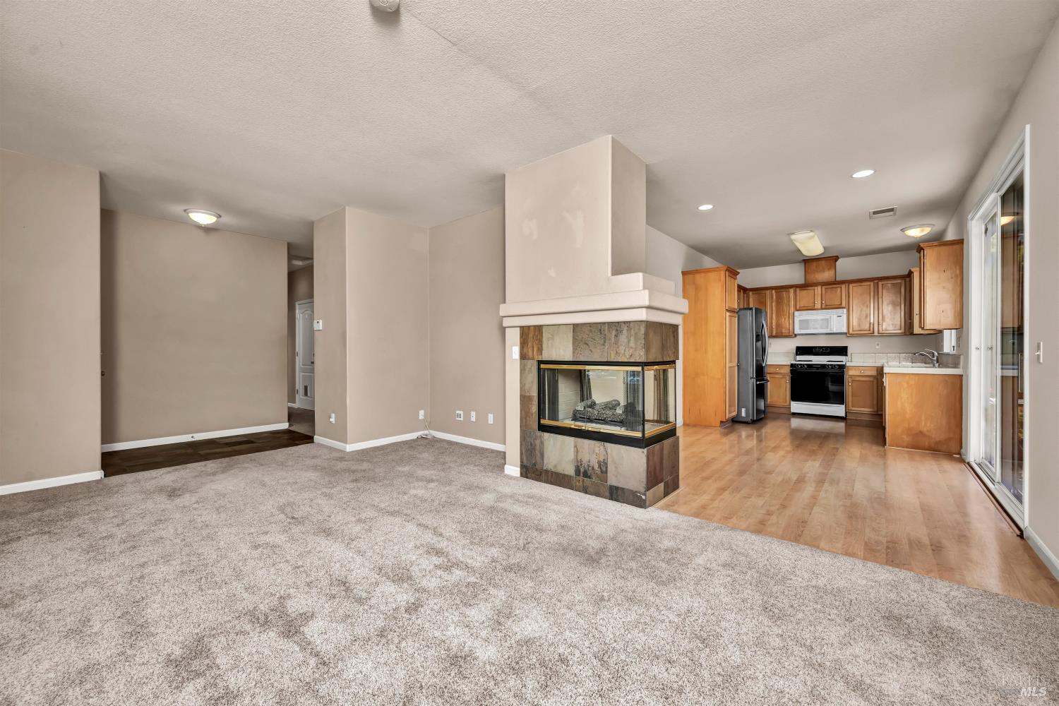 Detail Gallery Image 7 of 24 For 2782 Cumberland St, Santa Rosa,  CA 95407 - 3 Beds | 2 Baths