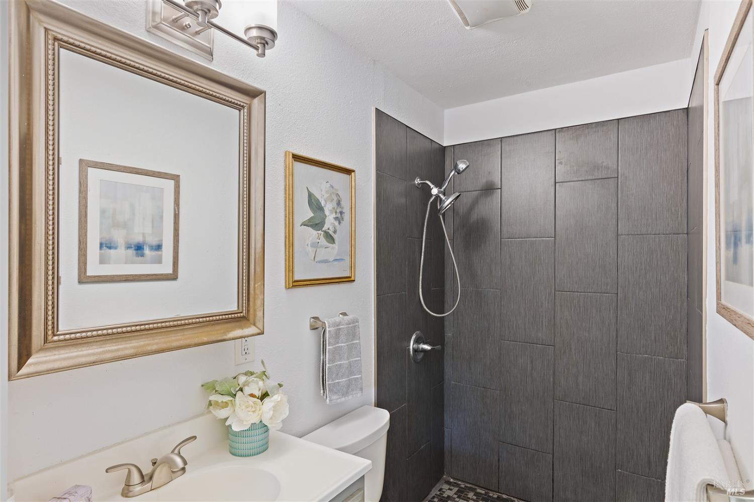Detail Gallery Image 17 of 29 For 2829 Carmel St a,  Oakland,  CA 94602 - 3 Beds | 2 Baths