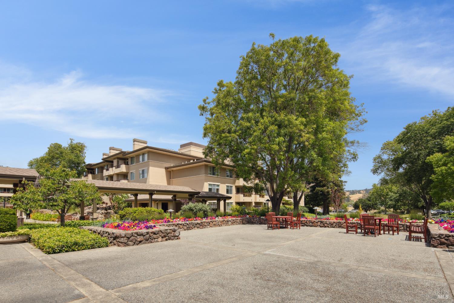 Detail Gallery Image 15 of 23 For 300 Deer Valley Rd 2k,  San Rafael,  CA 94903 - 1 Beds | 1/1 Baths