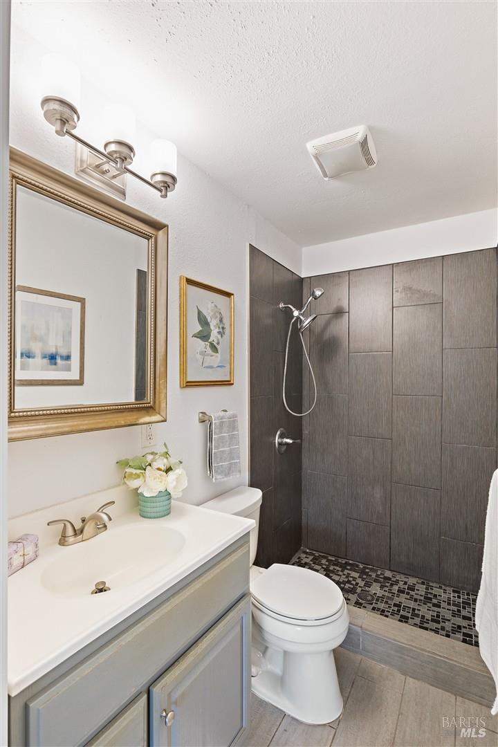 Detail Gallery Image 18 of 29 For 2829 Carmel St a,  Oakland,  CA 94602 - 3 Beds | 2 Baths