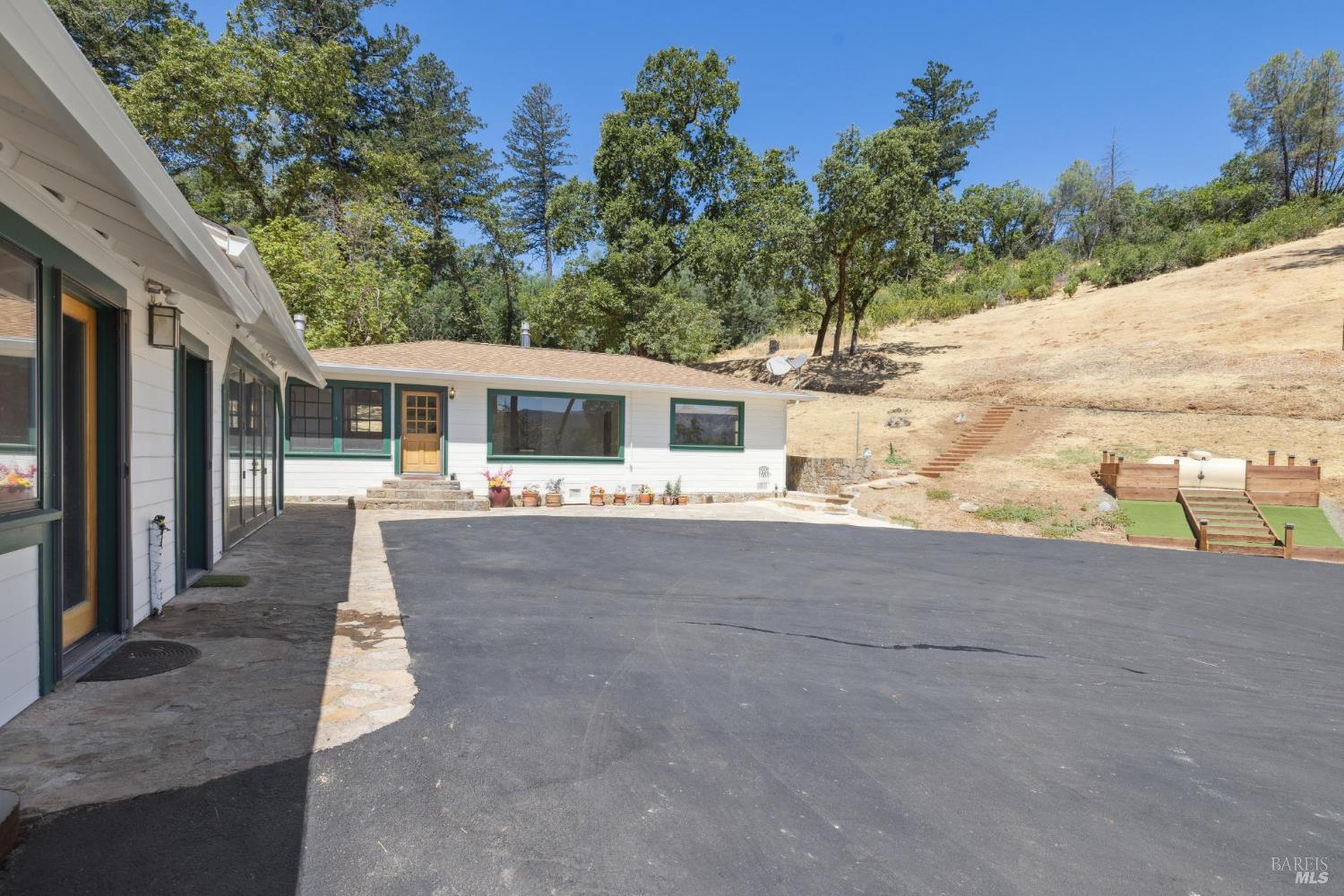 Detail Gallery Image 5 of 33 For 1200 Bennett Ln, Calistoga,  CA 94515 - 2 Beds | 1 Baths