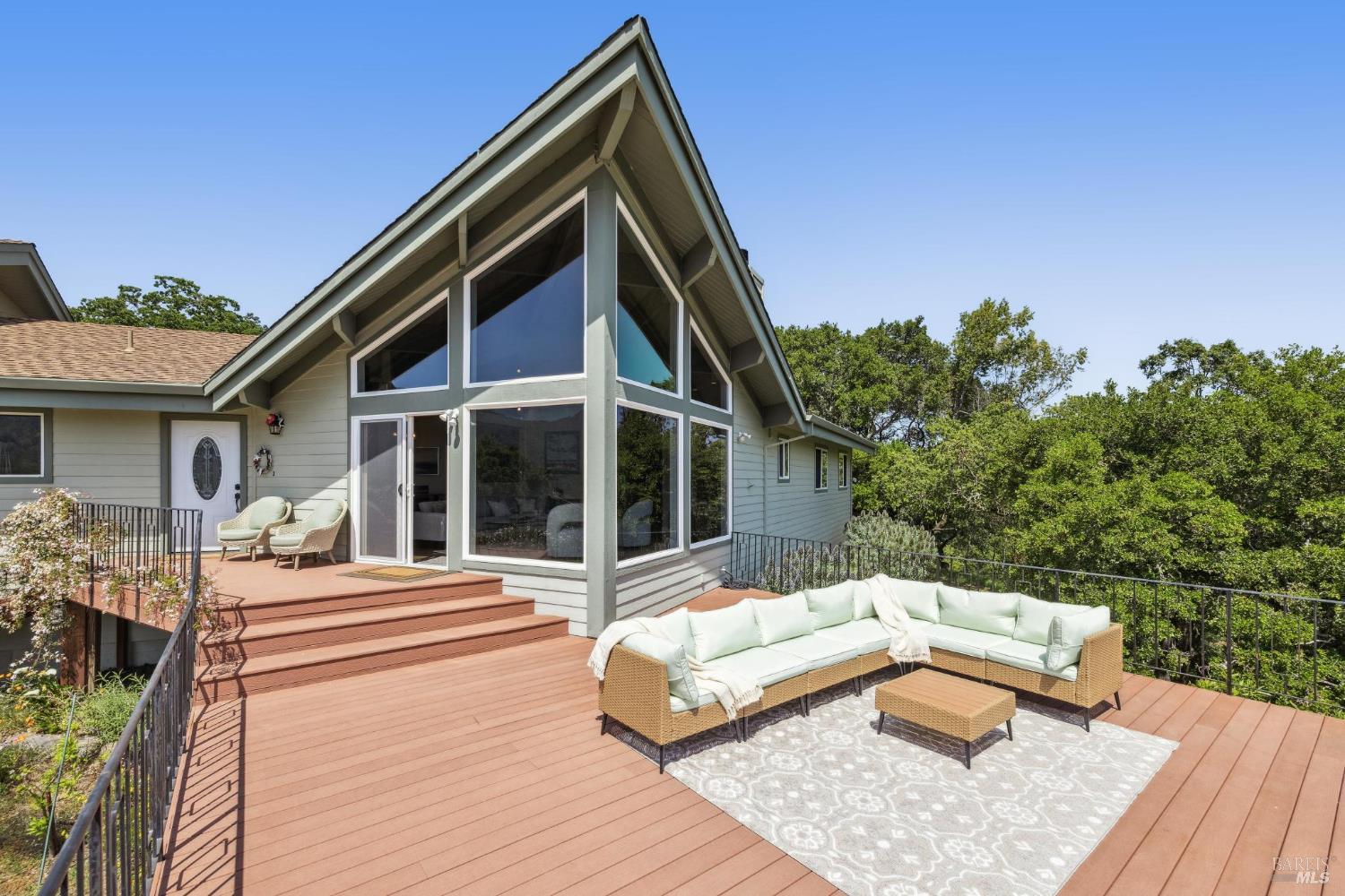 Detail Gallery Image 6 of 68 For 104 Eagle Dr, Novato,  CA 94949 - 4 Beds | 3 Baths