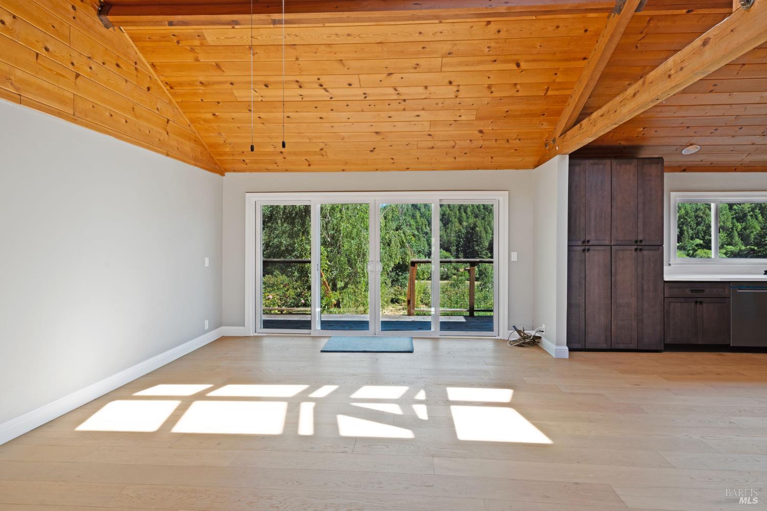 Detail Gallery Image 14 of 66 For 7950 Flynn Creek Rd, Comptche,  CA 95427 - 5 Beds | 3 Baths