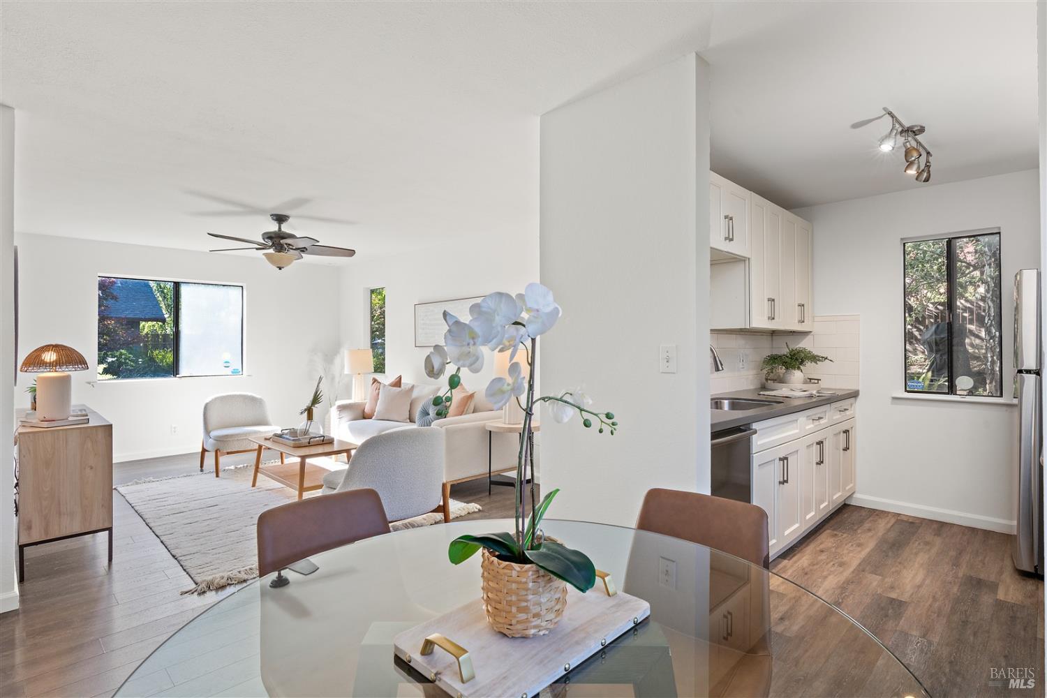 Detail Gallery Image 12 of 29 For 2829 Carmel St a,  Oakland,  CA 94602 - 3 Beds | 2 Baths
