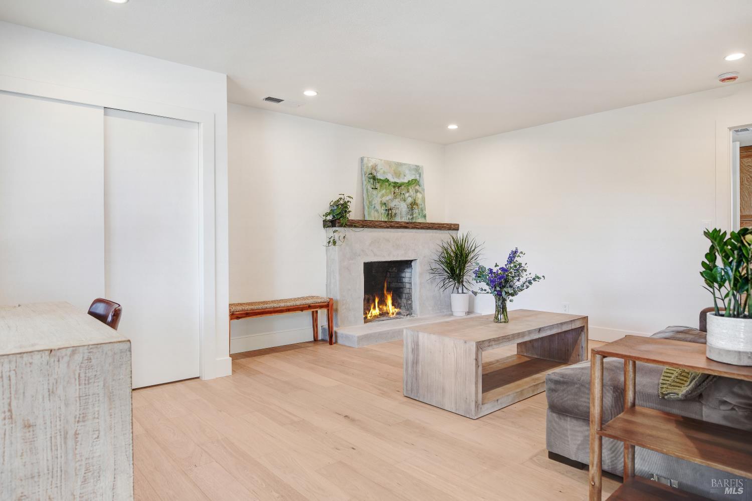 Detail Gallery Image 8 of 39 For 2513 Bethards Dr, Santa Rosa,  CA 95405 - 4 Beds | 2/1 Baths