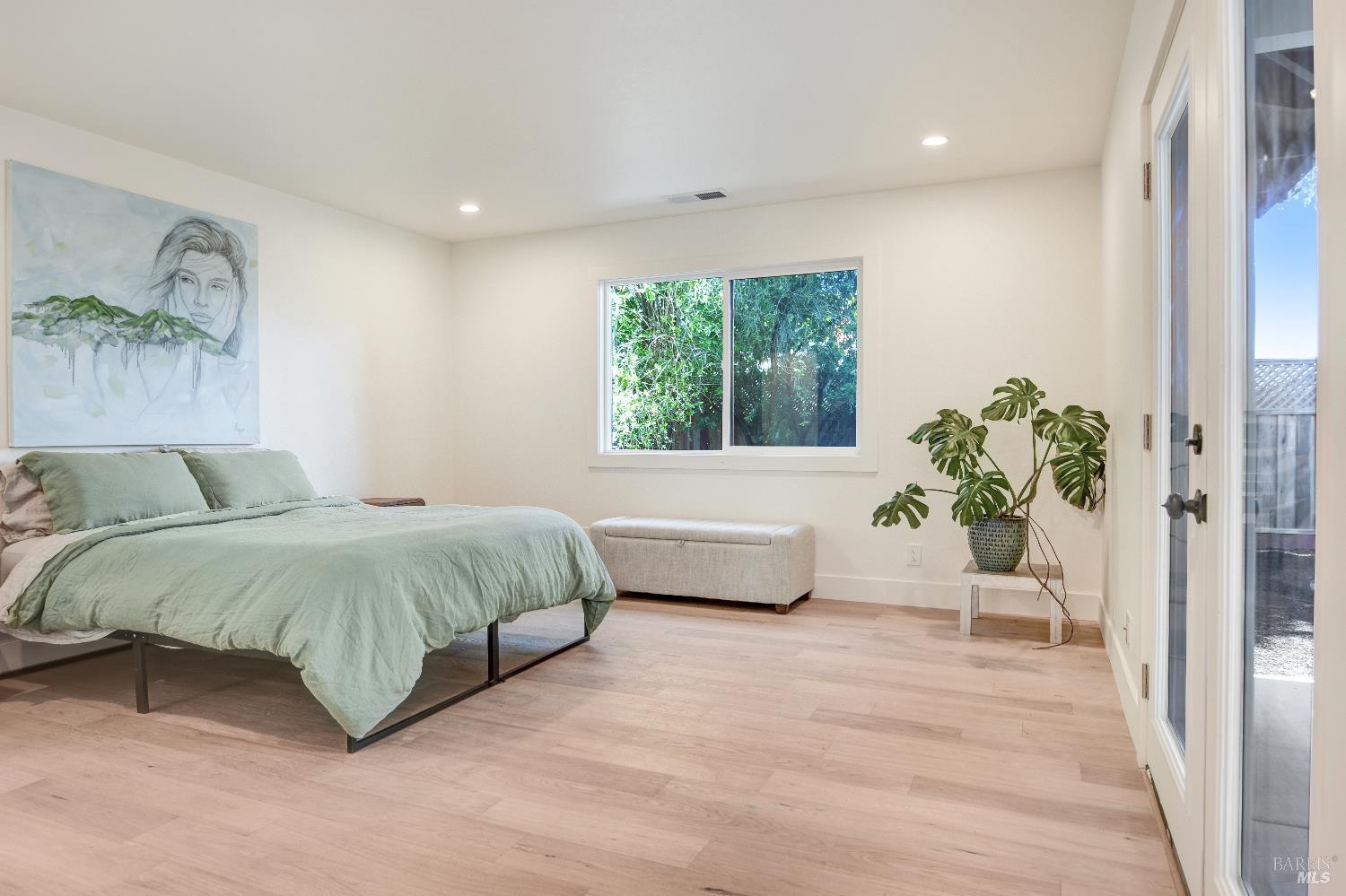 Detail Gallery Image 15 of 39 For 2513 Bethards Dr, Santa Rosa,  CA 95405 - 4 Beds | 2/1 Baths