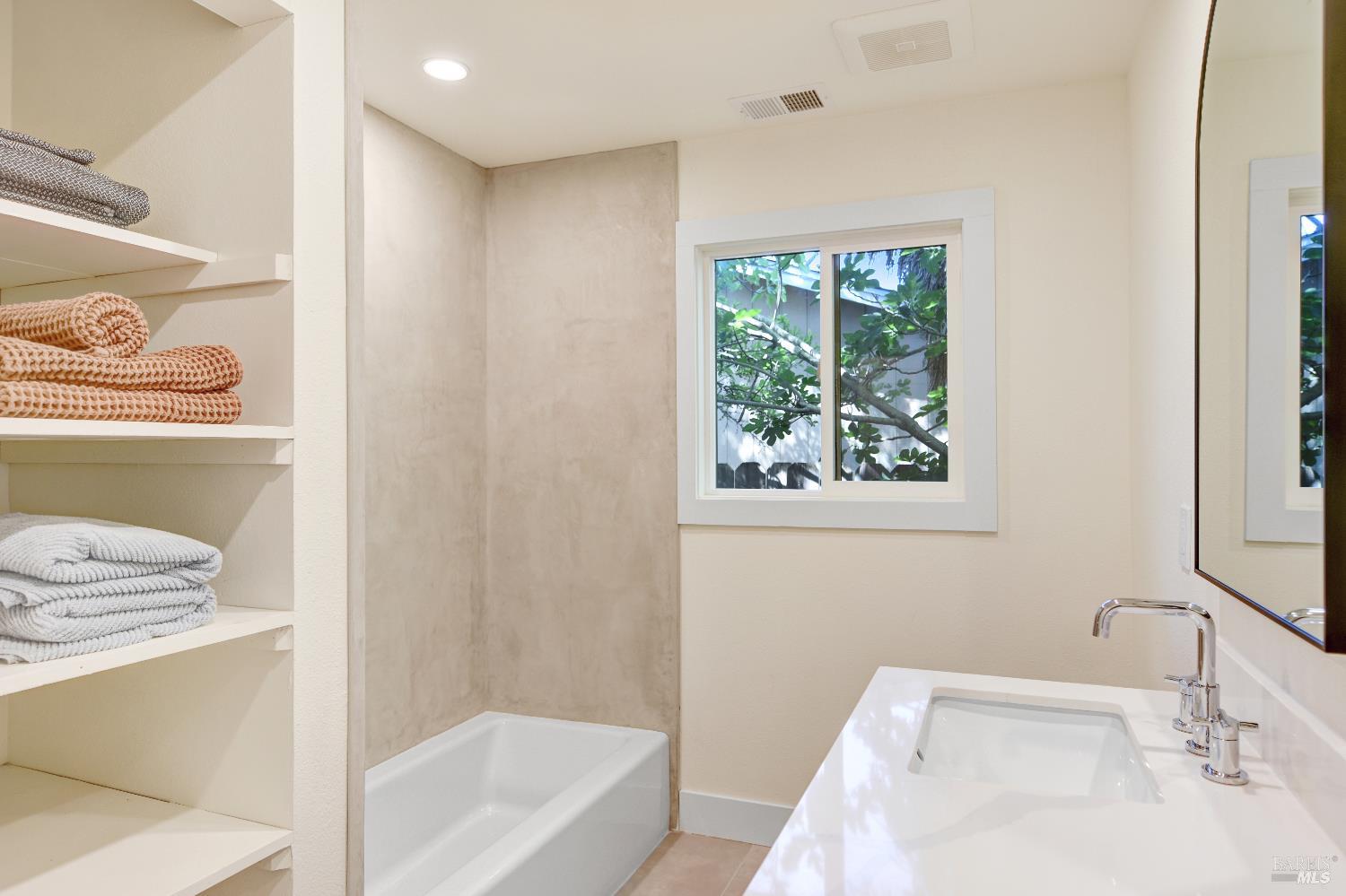 Detail Gallery Image 24 of 39 For 2513 Bethards Dr, Santa Rosa,  CA 95405 - 4 Beds | 2/1 Baths