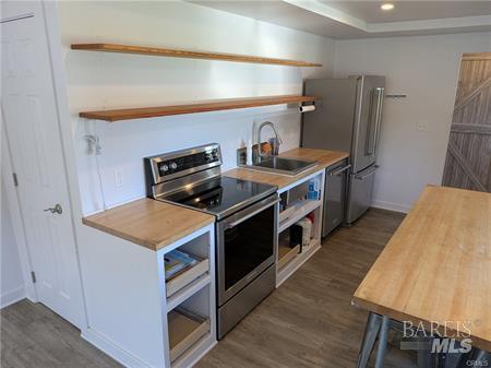 Detail Gallery Image 3 of 15 For 4020 F St, Eureka,  CA 95503 - 3 Beds | 2 Baths