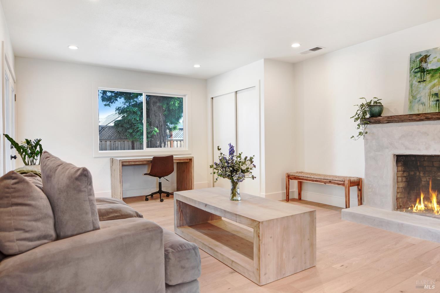 Detail Gallery Image 2 of 39 For 2513 Bethards Dr, Santa Rosa,  CA 95405 - 4 Beds | 2/1 Baths