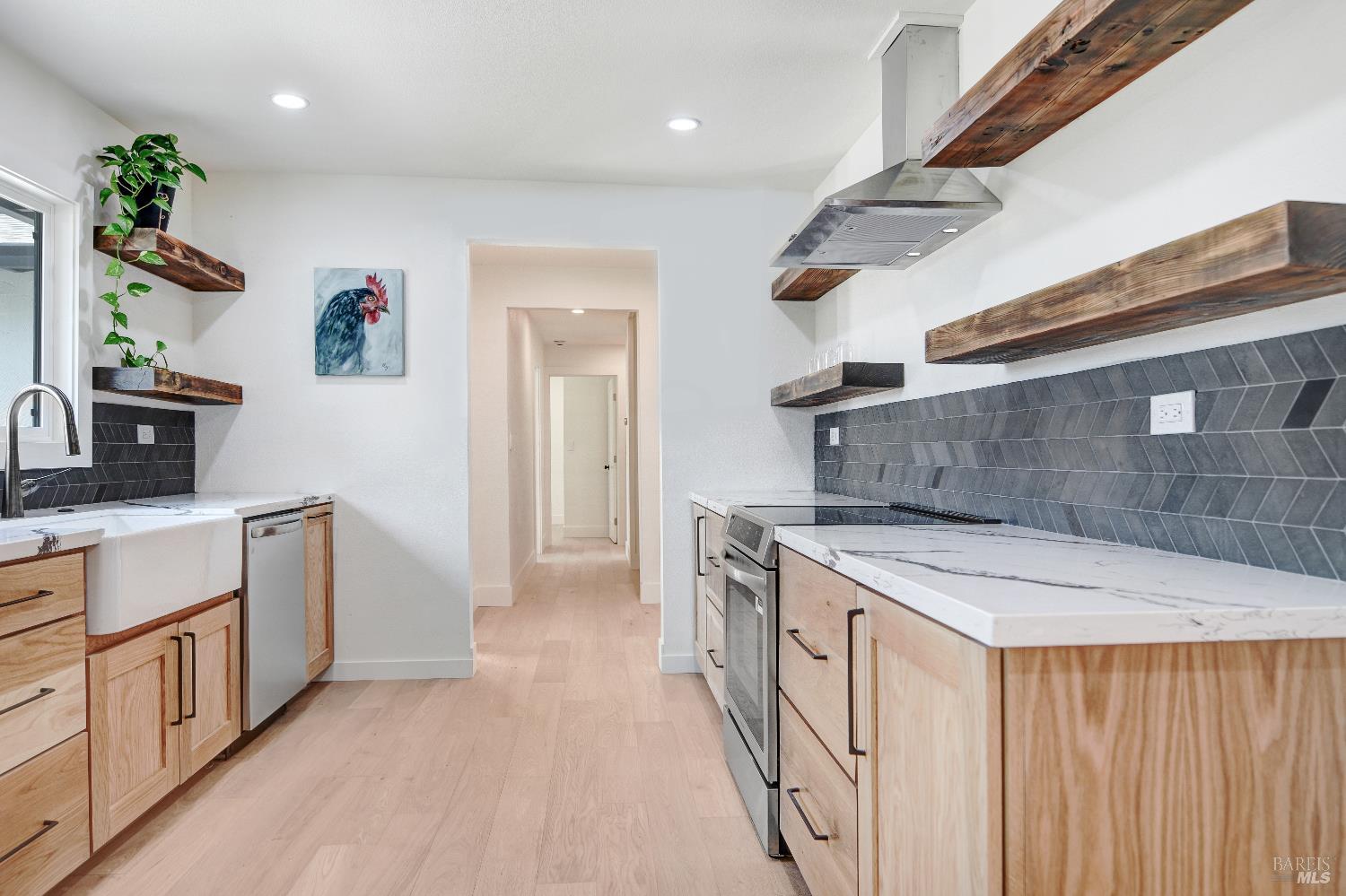 Detail Gallery Image 3 of 39 For 2513 Bethards Dr, Santa Rosa,  CA 95405 - 4 Beds | 2/1 Baths