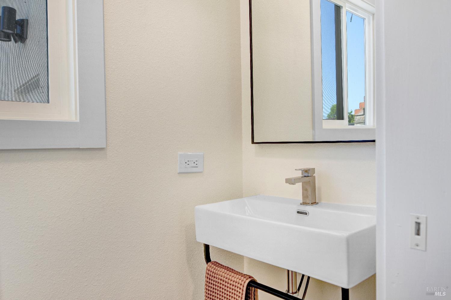 Detail Gallery Image 26 of 39 For 2513 Bethards Dr, Santa Rosa,  CA 95405 - 4 Beds | 2/1 Baths