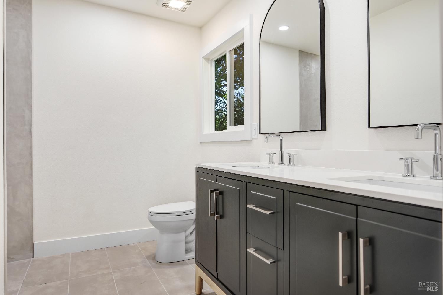 Detail Gallery Image 17 of 39 For 2513 Bethards Dr, Santa Rosa,  CA 95405 - 4 Beds | 2/1 Baths