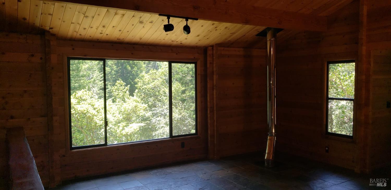 Detail Gallery Image 7 of 8 For 24663 Clover Rd, Willits,  CA 95490 - 3 Beds | 2 Baths