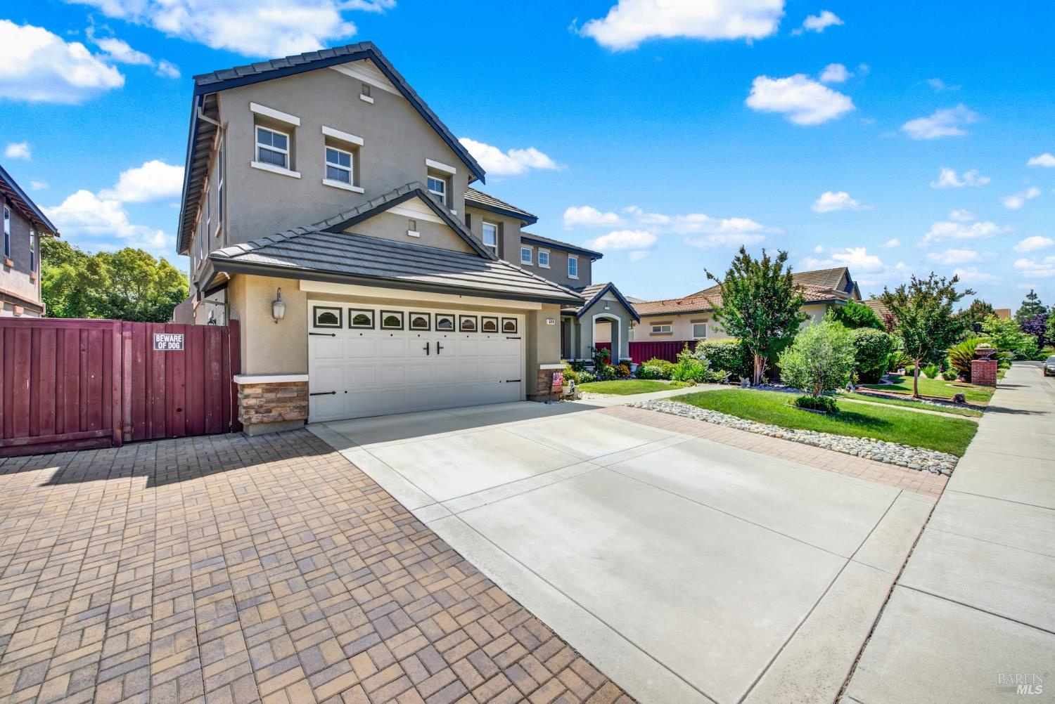 Detail Gallery Image 4 of 76 For 644 Canterbury Cir, Vacaville,  CA 95687 - 4 Beds | 3 Baths