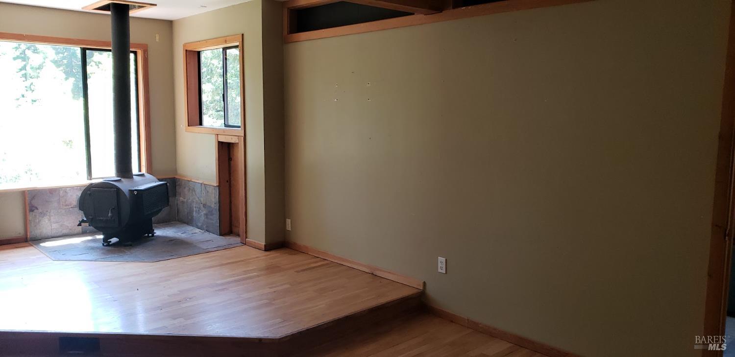 Detail Gallery Image 6 of 8 For 24663 Clover Rd, Willits,  CA 95490 - 3 Beds | 2 Baths