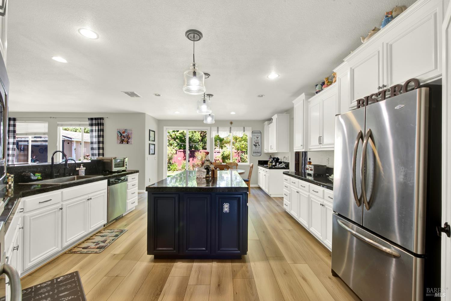 Detail Gallery Image 34 of 76 For 644 Canterbury Cir, Vacaville,  CA 95687 - 4 Beds | 3 Baths