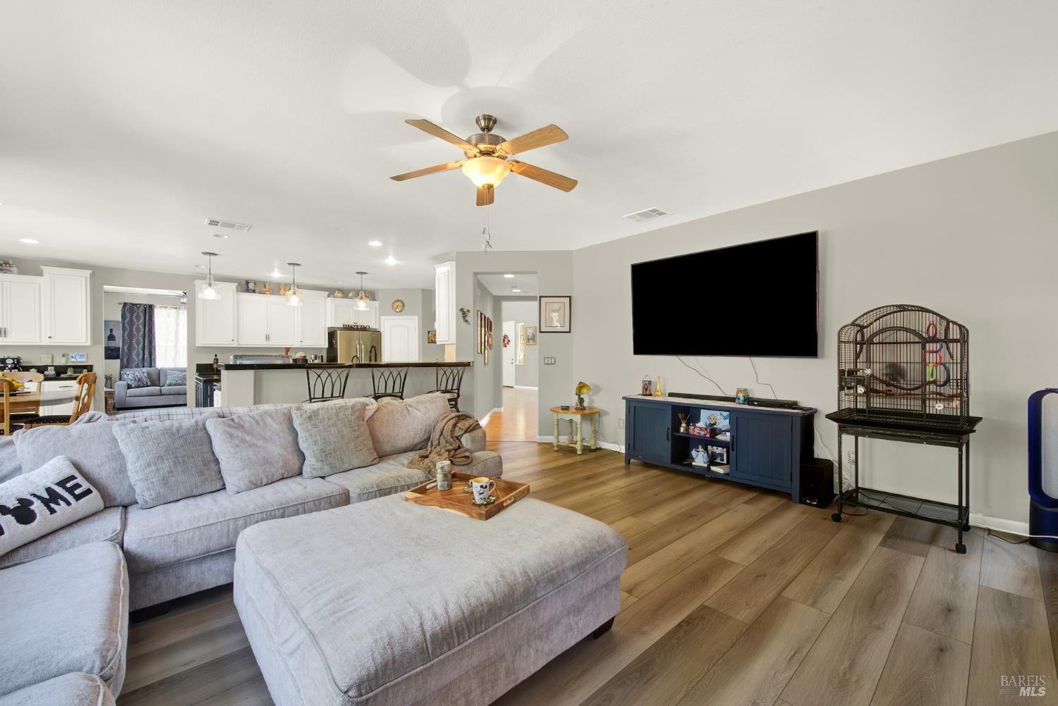 Detail Gallery Image 41 of 76 For 644 Canterbury Cir, Vacaville,  CA 95687 - 4 Beds | 3 Baths