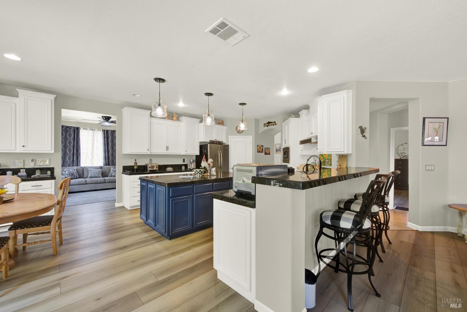 Detail Gallery Image 36 of 76 For 644 Canterbury Cir, Vacaville,  CA 95687 - 4 Beds | 3 Baths