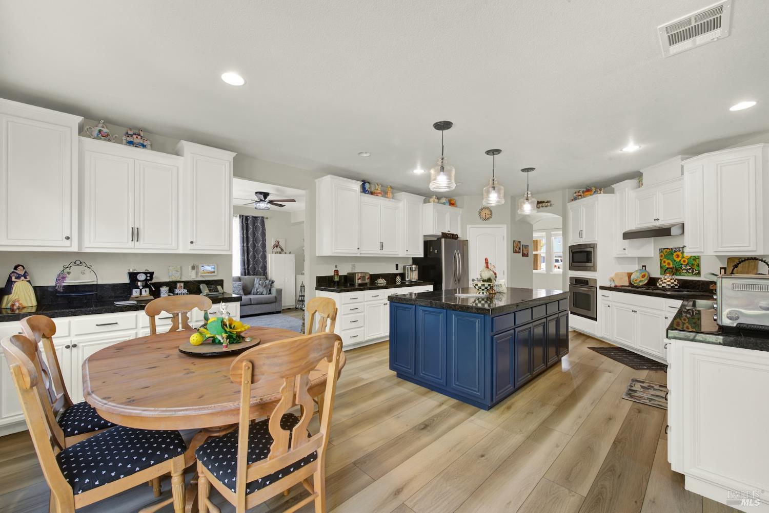 Detail Gallery Image 29 of 76 For 644 Canterbury Cir, Vacaville,  CA 95687 - 4 Beds | 3 Baths