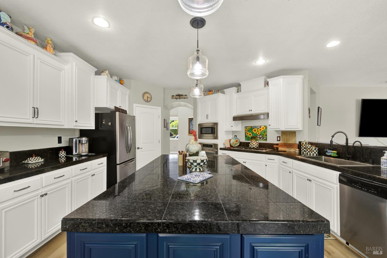 Detail Gallery Image 27 of 76 For 644 Canterbury Cir, Vacaville,  CA 95687 - 4 Beds | 3 Baths