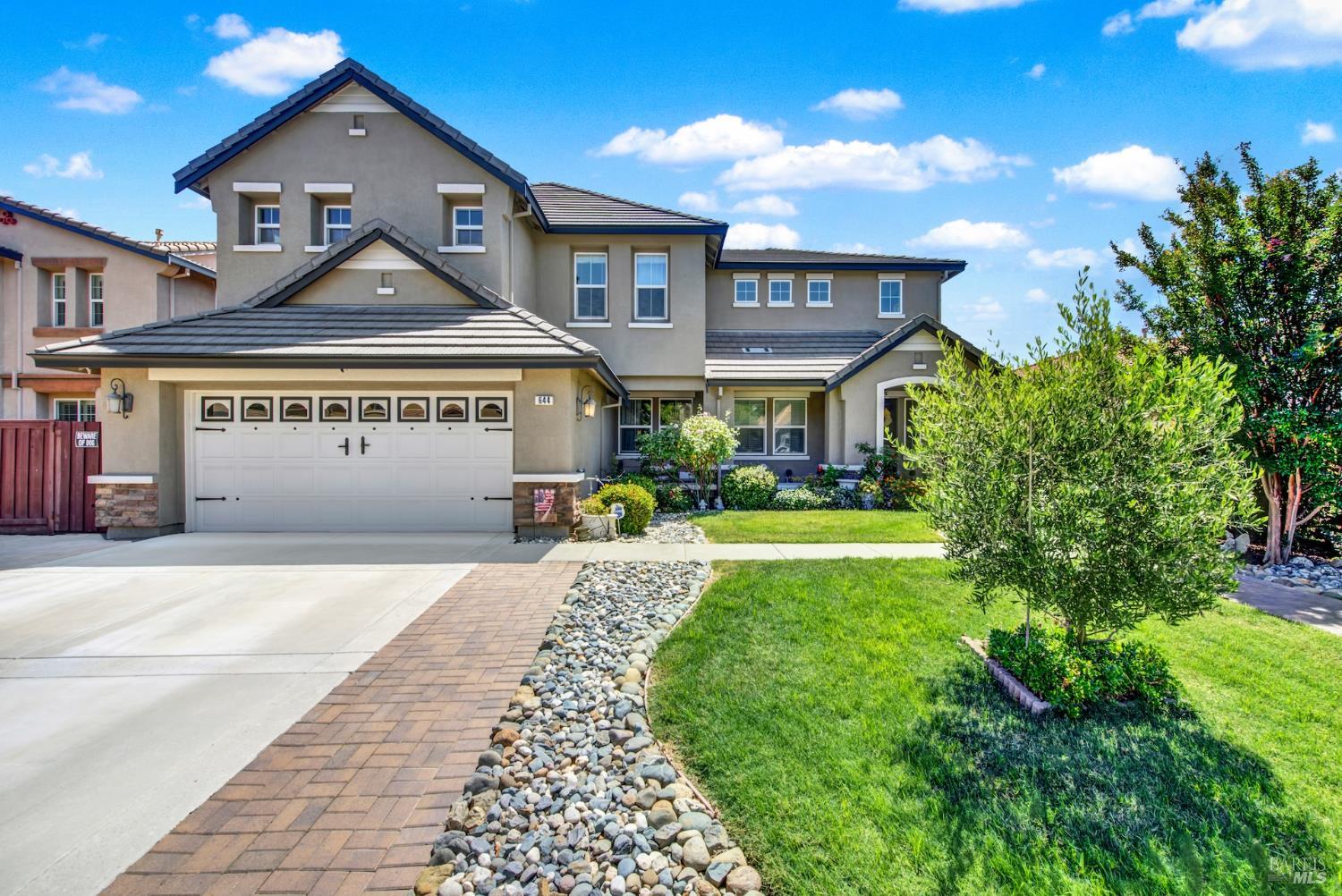 Detail Gallery Image 5 of 76 For 644 Canterbury Cir, Vacaville,  CA 95687 - 4 Beds | 3 Baths