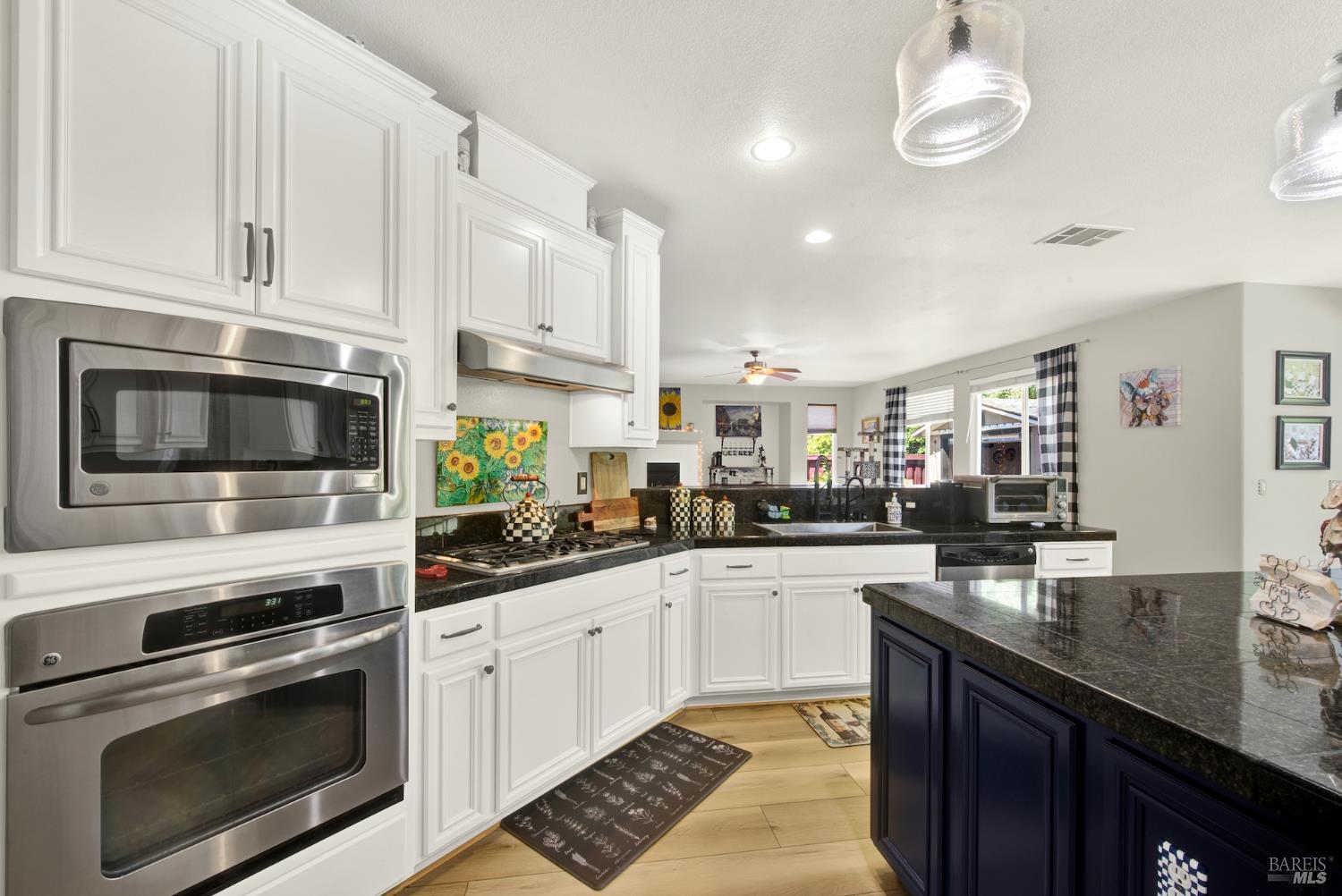 Detail Gallery Image 31 of 76 For 644 Canterbury Cir, Vacaville,  CA 95687 - 4 Beds | 3 Baths