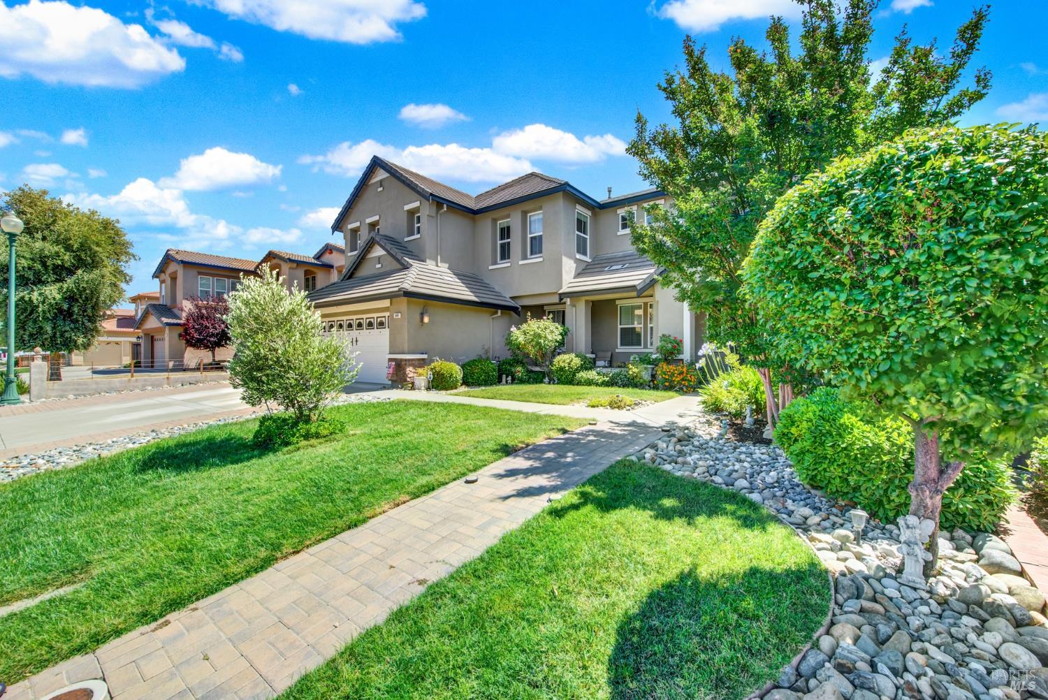 Detail Gallery Image 9 of 76 For 644 Canterbury Cir, Vacaville,  CA 95687 - 4 Beds | 3 Baths